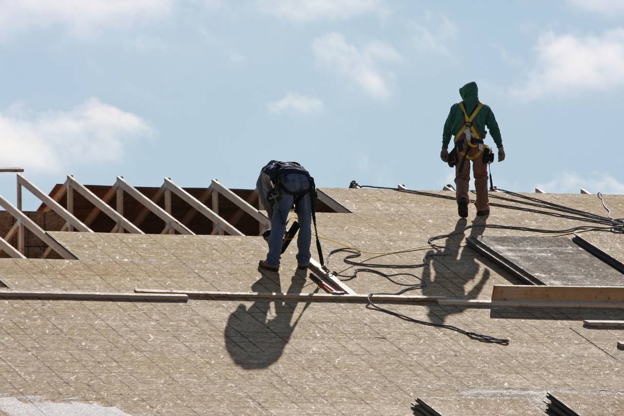 DIY vs Hiring a Building Contractor | Mimiti